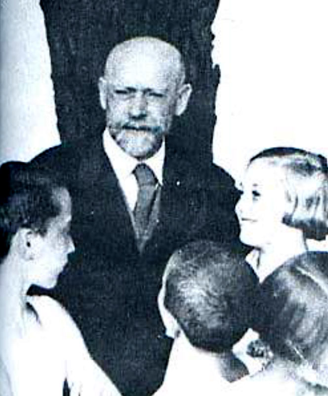 Janusz Korczak mit Kindern aus dem Warschauer Ghetto